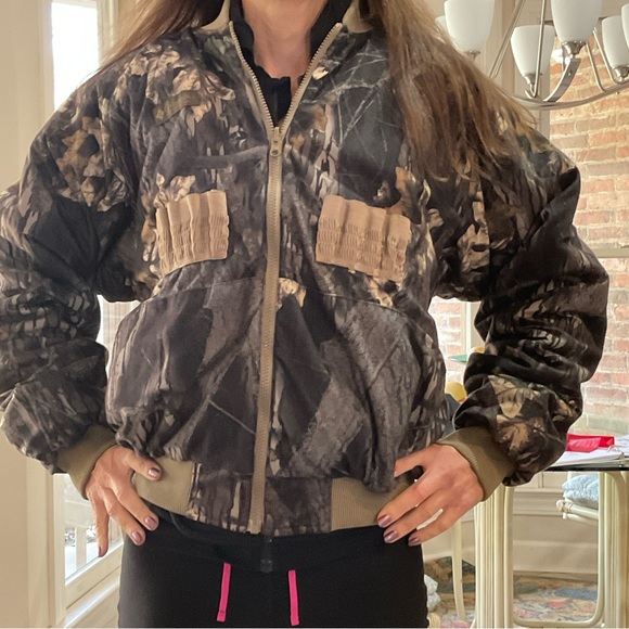 Columbia camouflage jacket, bomber style, zip front, Ladies Size M - Picture 7 of 7